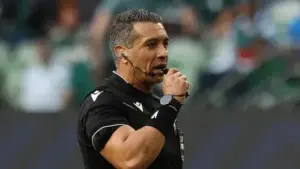 Leia mais sobre o artigo CBF afasta árbitros após polêmicas em jogo decisivo e gera preocupação no Brasileirão