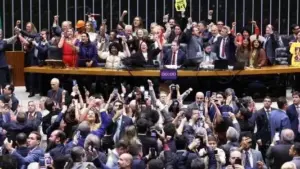 Leia mais sobre o artigo Câmara dos Deputados aprova PEC que extingue jornada 6×1 e altera leis trabalhistas