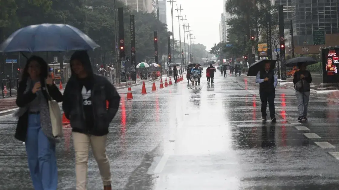 Cenário gelado em Campos do Jordão com termômetros marcando 2,2°C durante a madrugada de domingo.