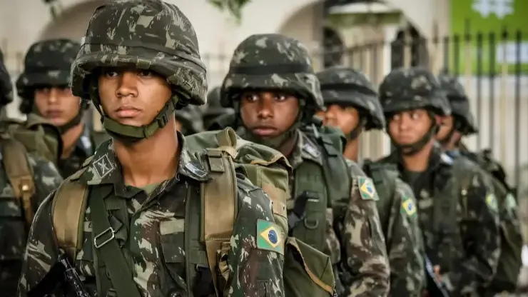 Concurso do Exército Brasileiro com 8 vagas para farmacêuticos e salários acima de R$ 10 mil.