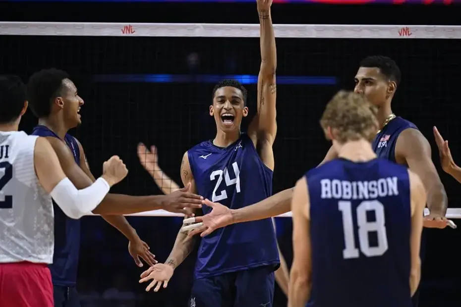 Equipe masculina dos Estados Unidos se prepara para a Liga das Nações de Vôlei 2026 com cinco medalhistas olímpicos em.
