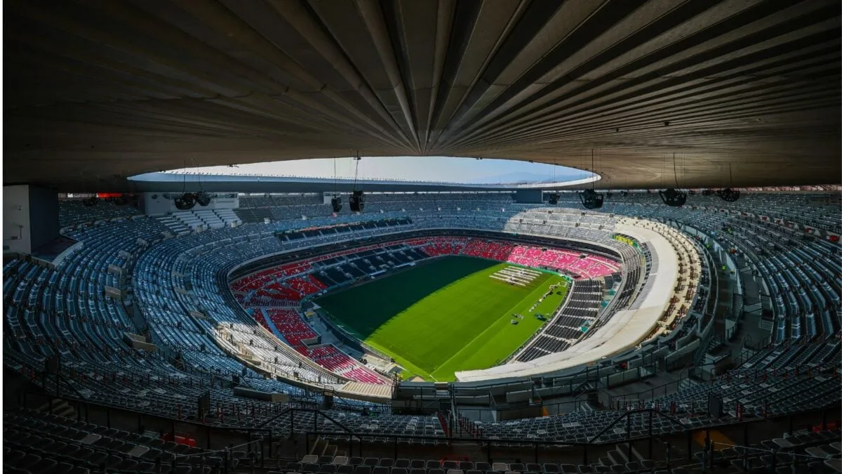 Estádio Azteca iluminado durante a cerimônia de abertura da Copa do Mundo 2026 no dia 11 de junho.