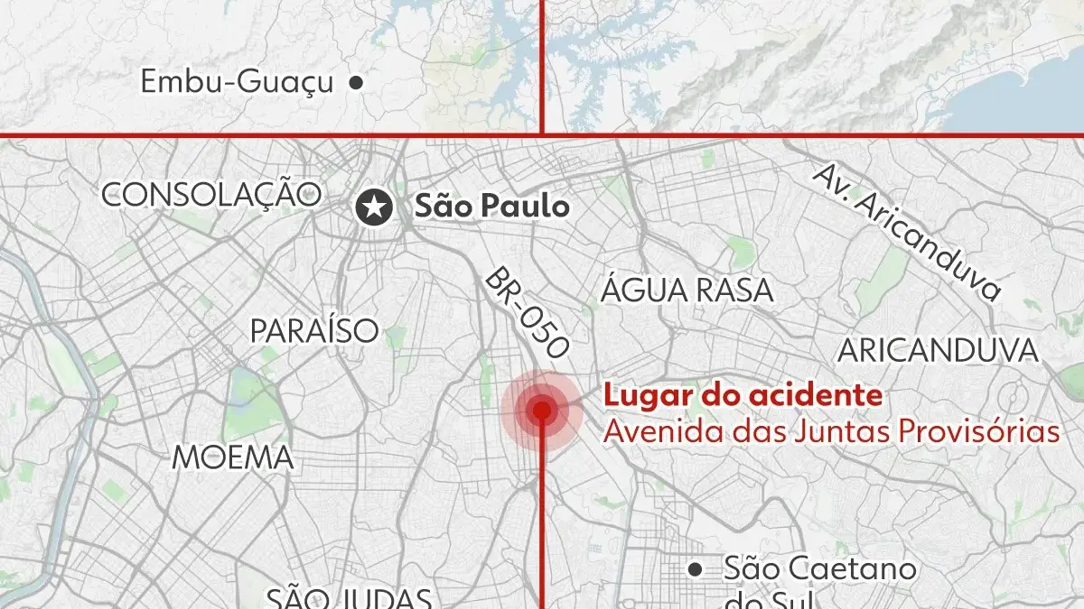Fábio Giga, fisiculturista, ao lado de sua Porsche danificada após acidente em São Paulo.