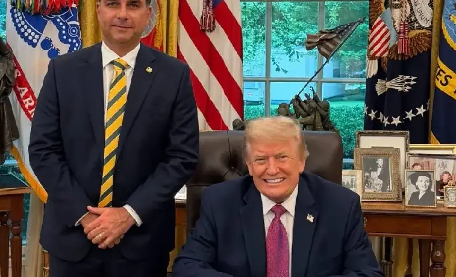Flávio Bolsonaro, pré-candidato à Presidência, durante encontro com Donald Trump na Casa Branca.