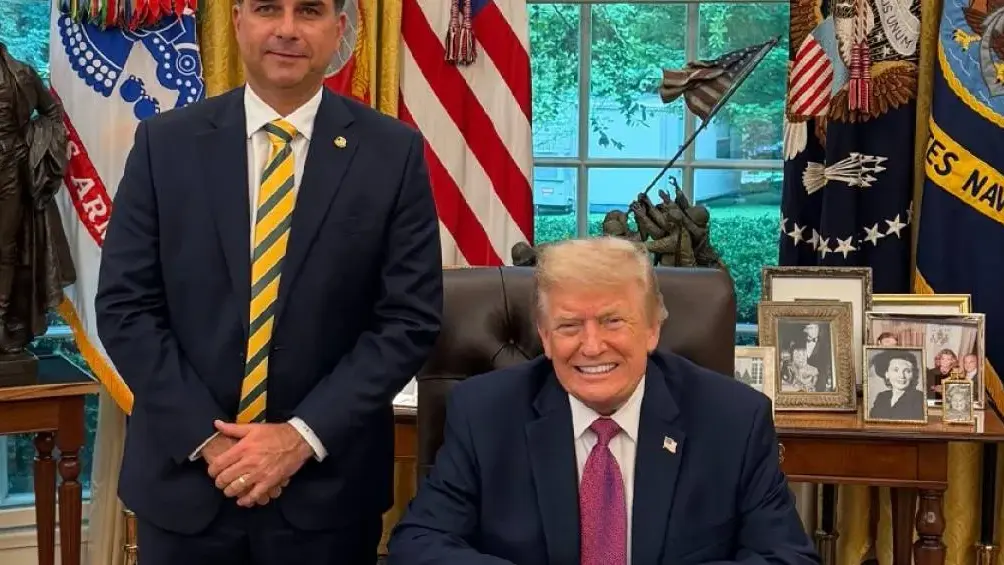 Flávio Bolsonaro, pré-candidato à Presidência, durante encontro com Donald Trump na Casa Branca.