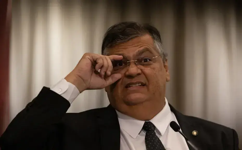 Flávio Dino, ministro do STF, durante coletiva de imprensa sobre a anulação da decisão do TRE-PR relacionada a Deltan.