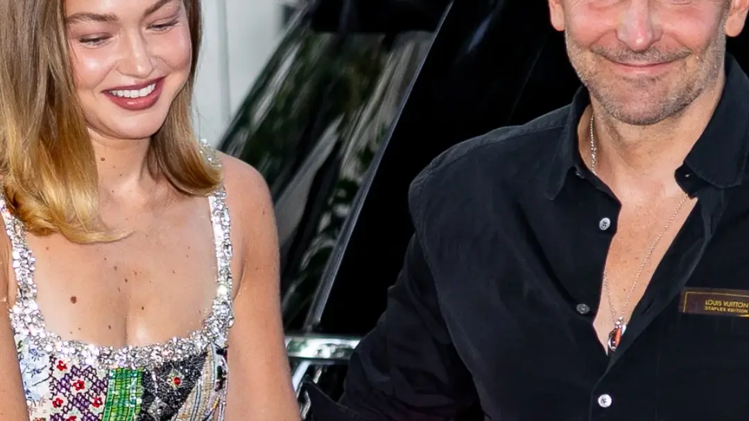 Gigi Hadid e Bradley Cooper em encontro romântico no restaurante Giorgio Baldi, com Gigi usando calça amarelo-manteiga.
