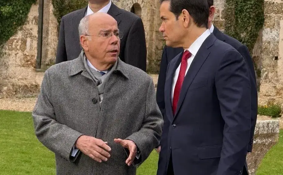Mauro Vieira e Jamieson Greer em reunião em Paris discutindo tarifas de 25% sobre produtos.