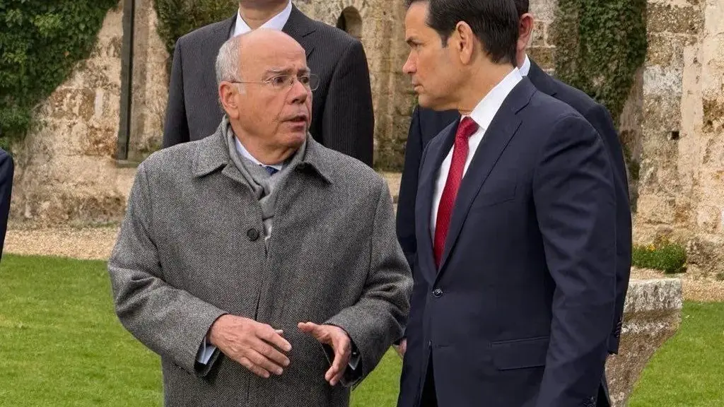 Mauro Vieira e Jamieson Greer em reunião em Paris discutindo tarifas de 25% sobre produtos.
