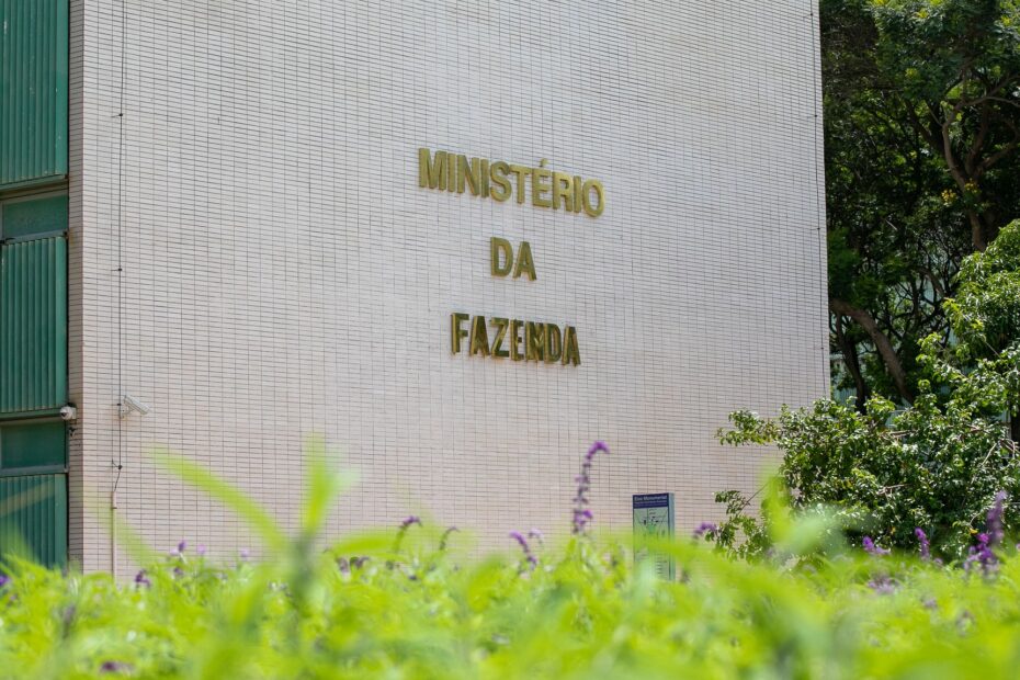 Ministério da Fazenda divulga sigilo de 100 anos sobre documentos de autorização de funcionamento de apostas on-line.