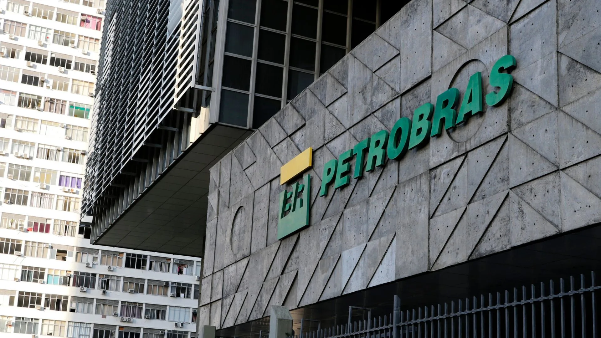 Petrobras anuncia novo programa de estágio com 30% das vagas destinadas a mulheres e inscrições até 3 de junho de 2026.