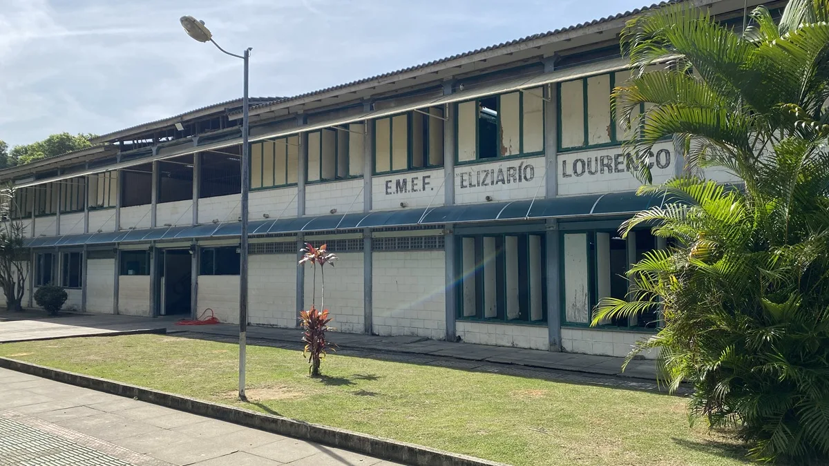 Prefeito de Guarapari durante cerimônia de anúncio de investimento de R$ 24 milhões para unidades educacionais no Complexo.