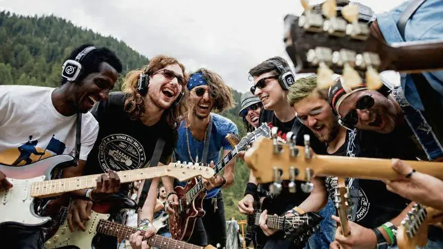 Prefeitura de Vila Velha anuncia abertura das inscrições para a Orquestra Vila Lab Rock em evento de celebração ao Dia.