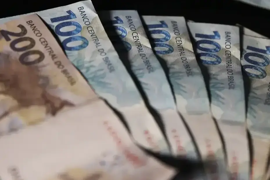 Prefeitura de Vitória lança programa Cartão do Estudante Leitor para premiar alunos com R$ 100 em incentivo à leitura.