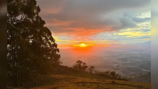 Rota dos Mirantes em Santa Teresa, com paisagens rurais e cultura local em destaque durante evento de lançamento.