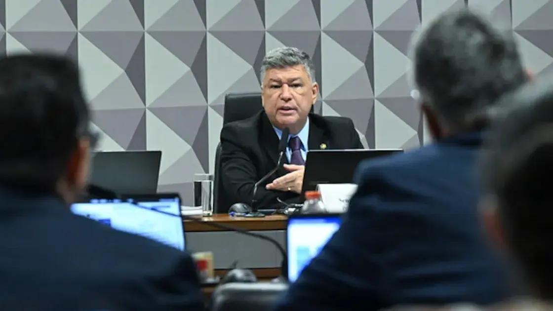 Senador Carlos Viana discute proposta de emenda à Constituição para implementar escala 4x3 para profissionais da saúde e.