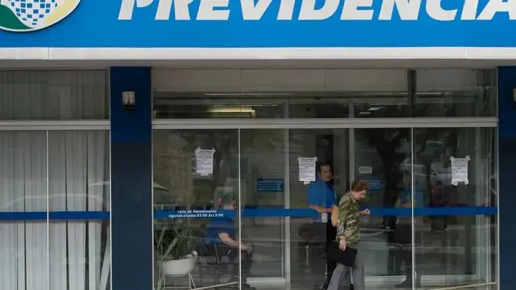 STF decide pelo fim da idade mínima para aposentadoria especial, beneficiando trabalhadores expostos a agentes nocivos.