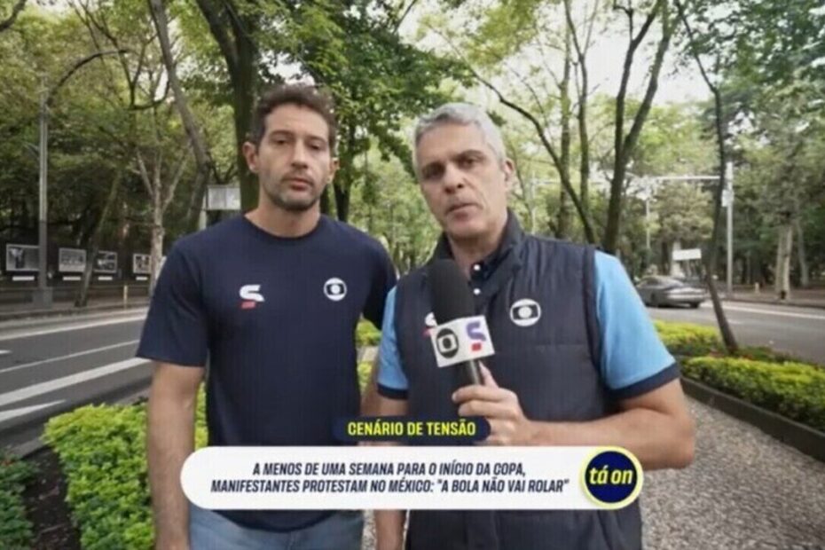 Wilton Pereira Sampaio apita jogo de abertura da Copa do Mundo entre México e África do Sul na Cidade do México.