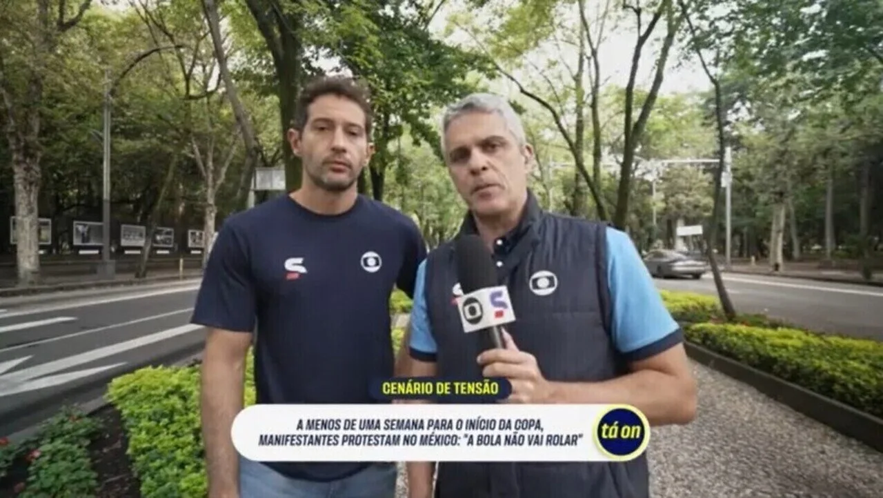 Wilton Pereira Sampaio apita jogo de abertura da Copa do Mundo entre México e África do Sul na Cidade do México.
