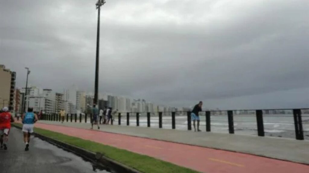 Chuva leve e tráfego livre marcam esta terça-feira (11) em Guarapari