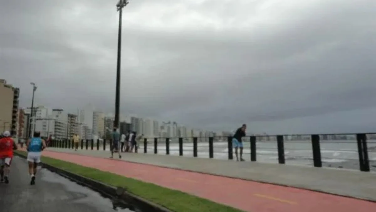 Terça de chuva e trânsito em Guarapari: veja as condições na BR-101 e vias da cidade nesta manhã