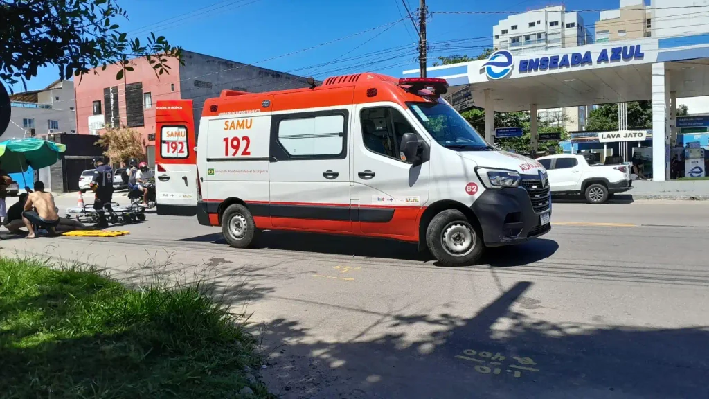 SAMU atende casal ferido na Rodovia do Sol